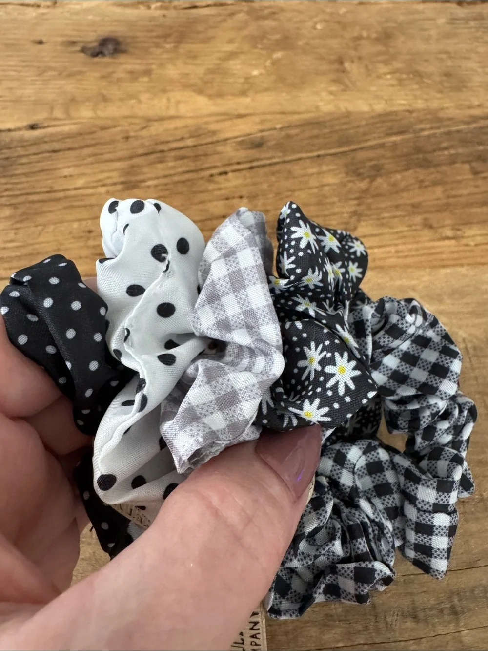 NWT Velvet Vault 5 Pack Scrunchies ~ black white gray 💕